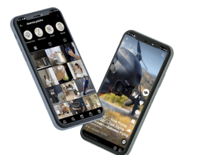 zwei Smartphones mit geöffneten Anwendungen für soziale Medien