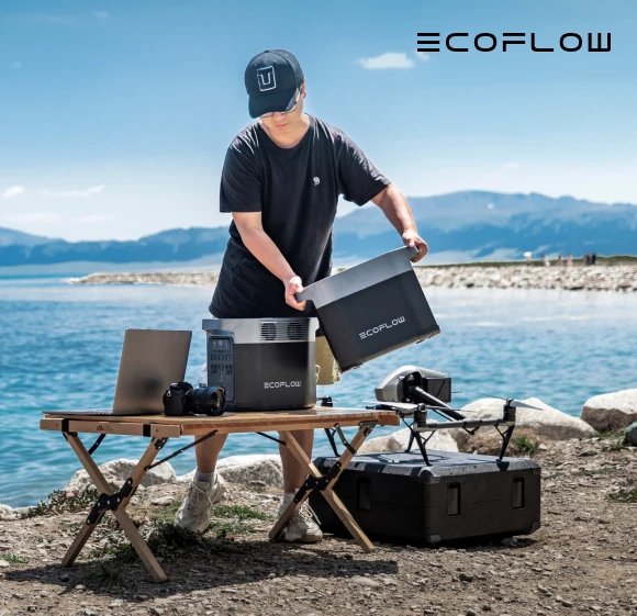 ein Mann steht an einem Tisch am Ufer des Sees und ordnet die Kraftwerke auf dem Tisch an